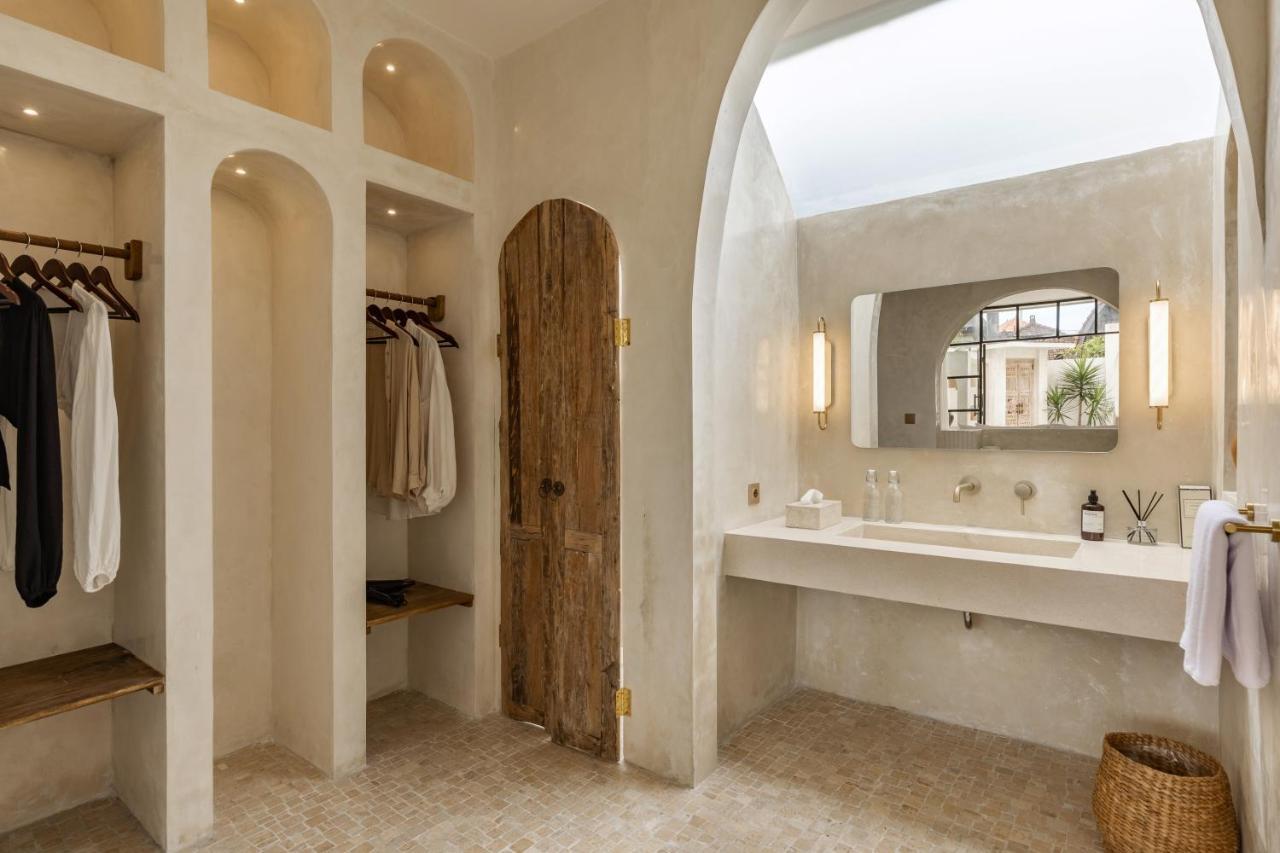 Luxe & Unique Honeymoon Bocami Suites- 2 By Azure Kerobokan  Luaran gambar